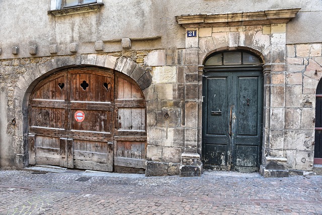 Nová garážová vrata ve společných garážích